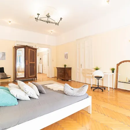 Bazilika Zichy Jeno Stret Apartment *